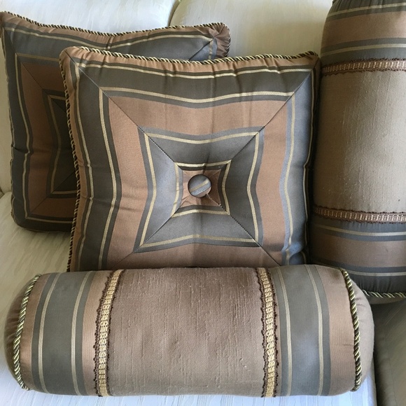 Four brown matching pair of pillows and neck rolls. - Picture 1 of 4
